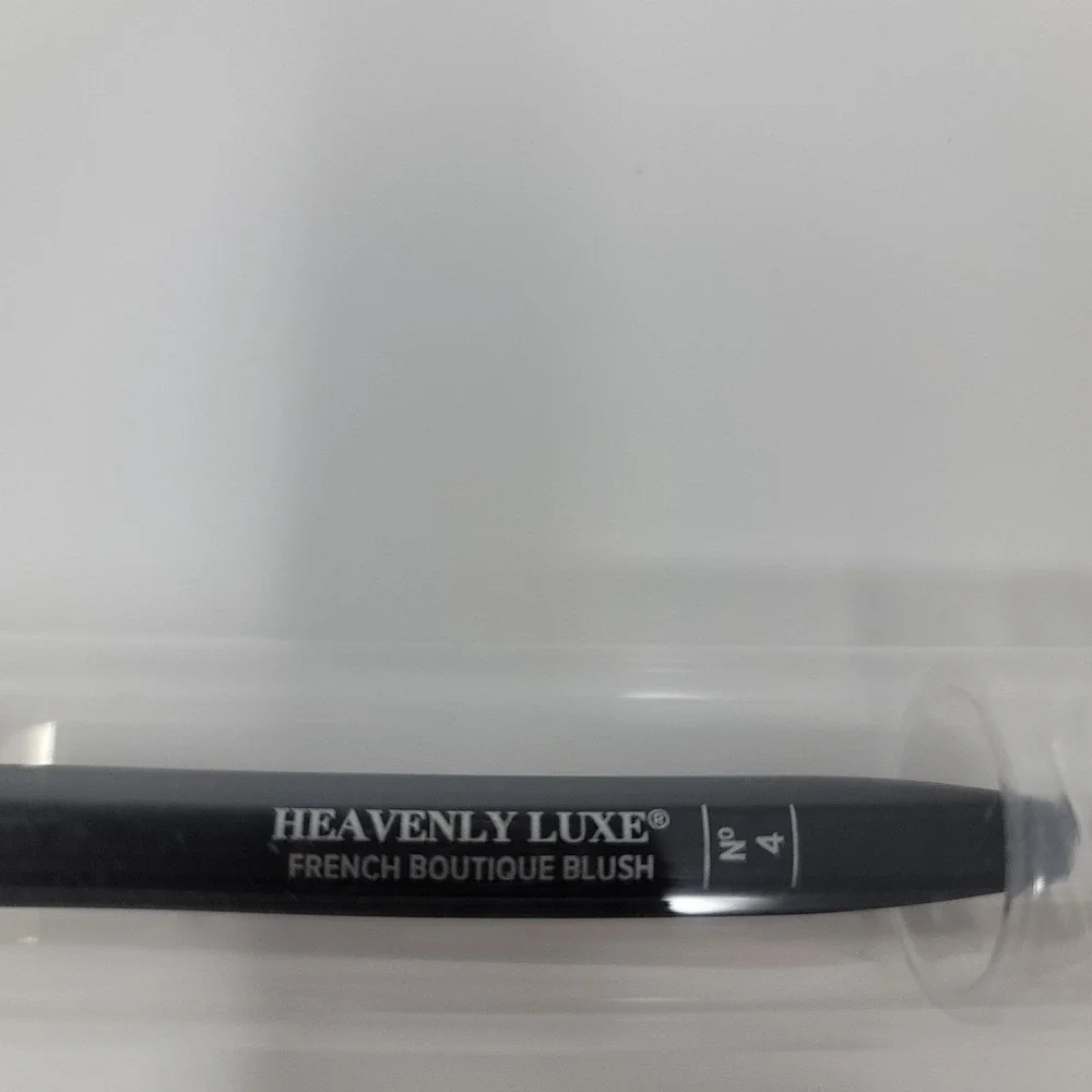IT‎ Cosmetics Heavenly Luxe French Boutique Blush Brush No 4 Makeup Tool